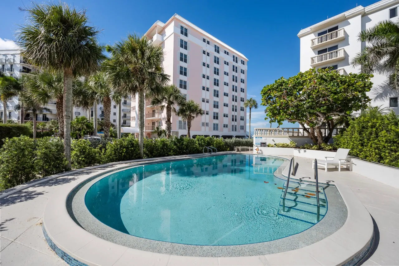 Condo pool - Before