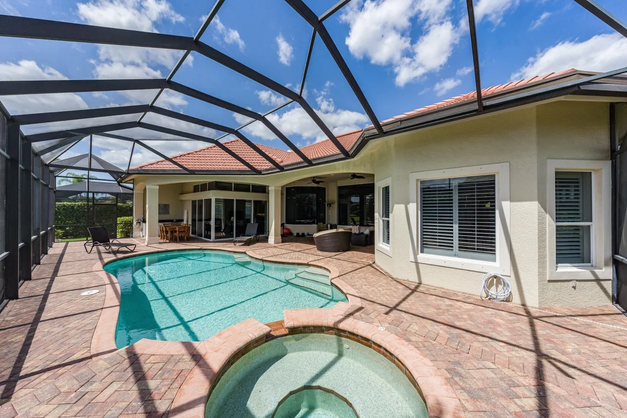 Pool and lanai - Before